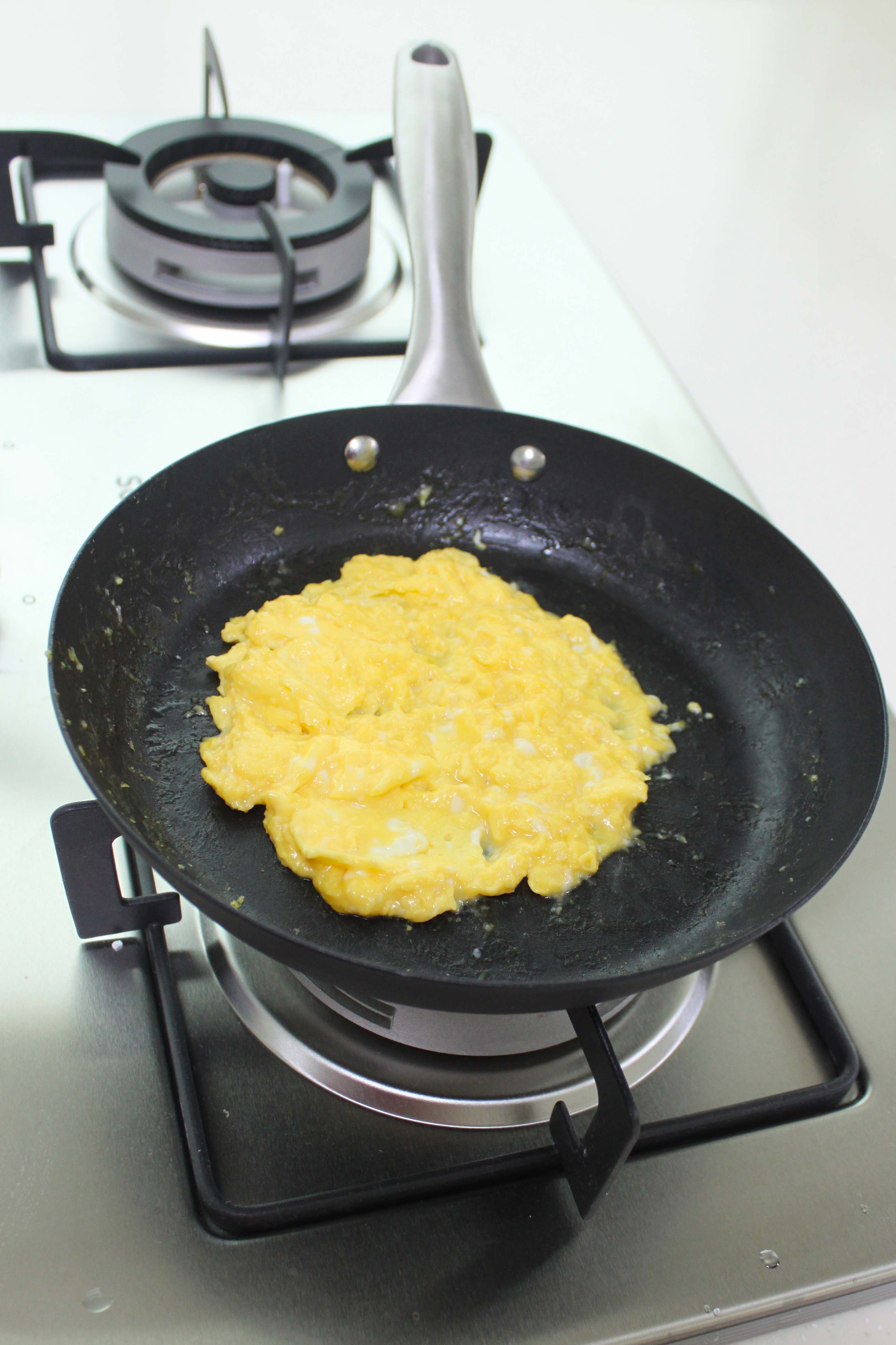 Scrambled eggs with a Lotus Rock frying pan