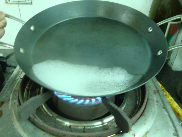 Boiling vinegar in a pan